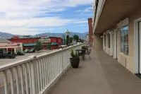 Historian Inn - Mountain view