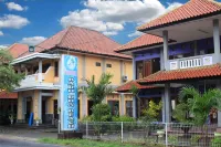 Baru Dua Beach Hotel and Restaurant Hôtels à : Wongsorejo
