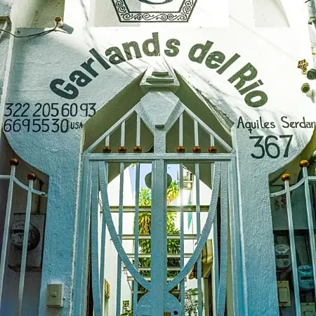 Garlands Del Rio