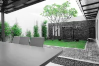 Homestay Syariah Sawitsari Dekat Pakuwon Mall Dan Ugm by Simply Homy