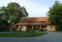 Forest Floor Lodge - Pool
