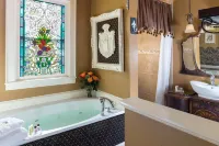 The Aerie Bed and Breakfast Hotels in New Bern