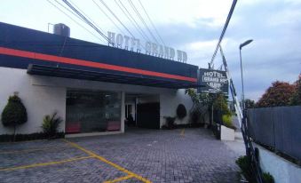 1. Hotel Gr..