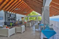 Perfect Paradise: Private Beach & Infinity Pool - Homestays
