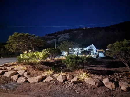 Gangjin Sandeul Farm Pension Отели в г. Чанхын