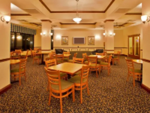 Holiday Inn Express & Suites LAKE OKEECHOBEE by IHG Hotels in Okeechobee