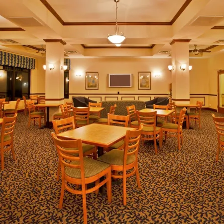 Holiday Inn Express & Suites LAKE OKEECHOBEE by IHG