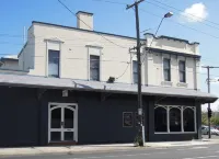 Plough Hotel Hotels in Sunshine