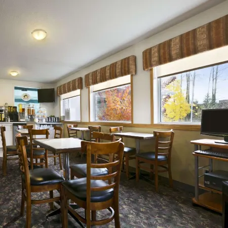 Super 8 by Wyndham Revelstoke BC