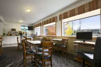 Super 8 by Wyndham Revelstoke BC Hotels in Revelstoke