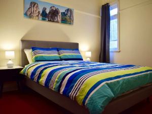 Comfortable 3 Bedroom Apartment in Trendy Haberfield