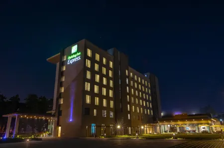 Holiday Inn Express Kolkata Airport