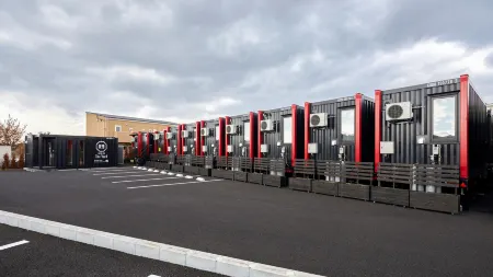 HOTEL R9 The Yard Taketoyo Отели рядом со станцией JR Handa station