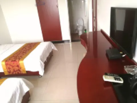 Huashan Shuntian Inn Hotels in 