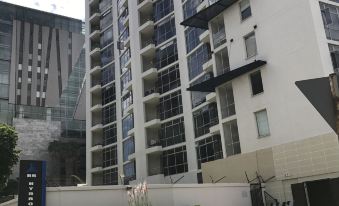 First Divine Suites - Hydro Park