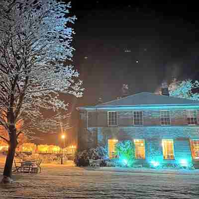 Oakhill Hotel Exterior