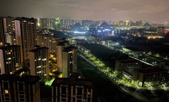 Panda Homestay (Guanshanhu Southwest Business and Trade City Jinyang Bus Station)