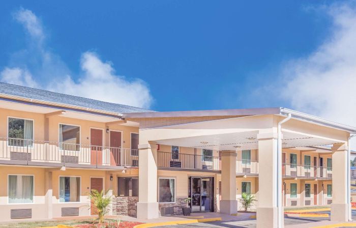 Days Inn by Wyndham Lavonia