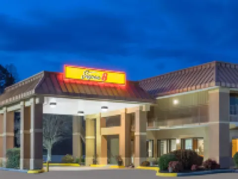 Super 8 by Wyndham Knoxville North/Powell Hotels in Powell