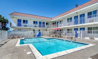 Motel 6 Stockton, CA - Charter Way West