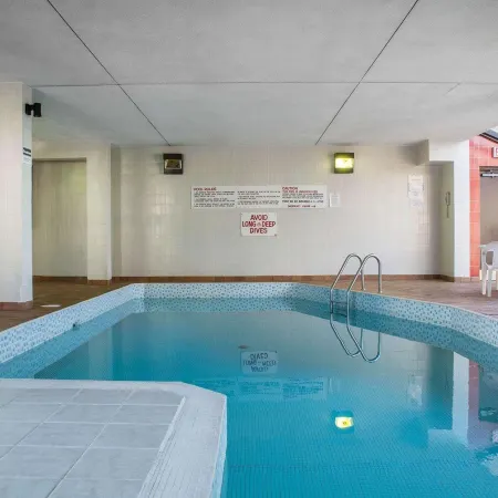 Econo Lodge by the Falls