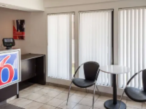 โมเทล 6 เบเกอร์สฟีลด์ แคลิฟอร์เนีย - ศูนย์จัดงานประชุม โรงแรมในเบเกอร์สฟีลด์