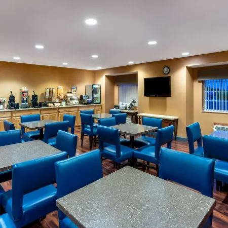 Microtel Inn & Suites by Wyndham Raton