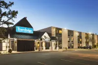 Travelodge by Wyndham Edmonton South Hotels near Visitor Centre