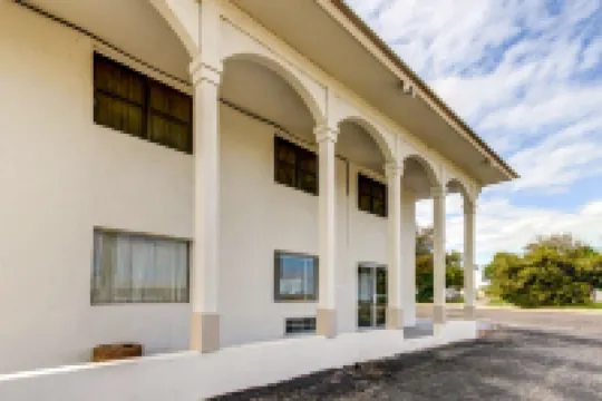 Motel 6 Waco, TX - Lacy Lakeview