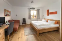 Bernhardhof Schlickenrieder GbR - Pension, Ferienwohnungen Hotels in Valley