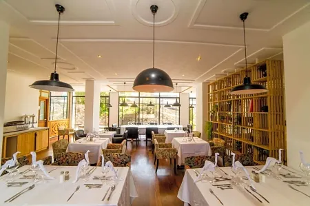 Grand Hotel Urban Отели рядом с достопримечательностью «Ботанический и зоологический сад «Цимбазаза»»