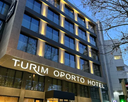 Turim Oporto Hotel Отели рядом с достопримечательностью «Церковь кармелитов»