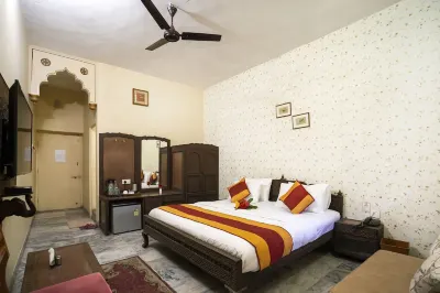 Hotel Chandrawati Palace Hotels near Folklore Museum