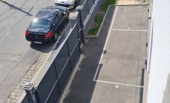 "a Break... somewhere" Studio for 2 People in Montfermeil