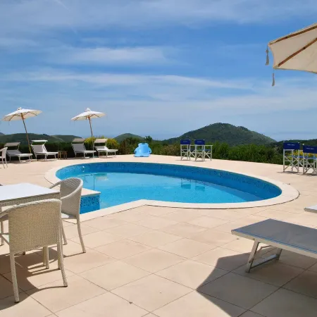 Red Roses Flat in a Semi-Detached Villa