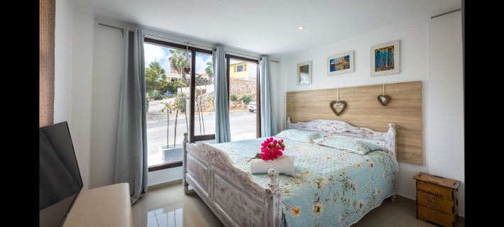 Apartment with Outside Refreshing Cabin -  Mi Cuna Close to Beach Hotels in Jan Thiel