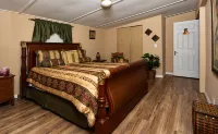 Pleasant Days Lodging Tropical Master Suite