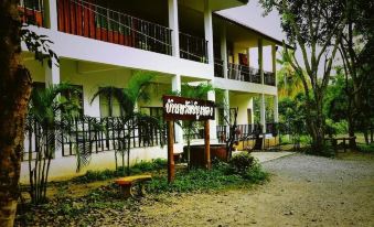 Kaengkrachan Riverside Resort