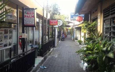 Red Palm Homestay Hotels in Gedongtengen