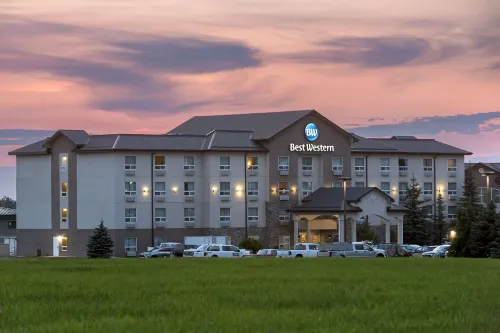 Best Western Rocky Mountain House Inn  Suites - Pet-friendly