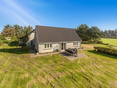 "Merrit" - 4.6km to the Fjord Отели в г. Hemmet