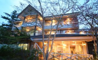 1. Hotel Sa..