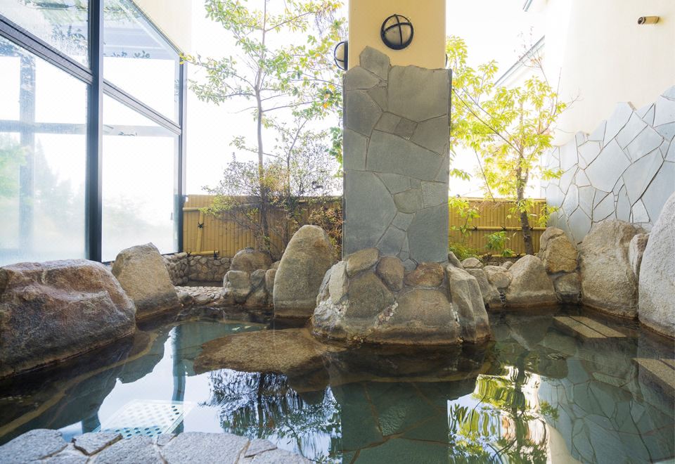 호텔 류토우엔의 욕실에 있는 전신 욕조 이미지