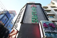 Daejeon Yongjeon High Class Hotels near Song Yong-eok House