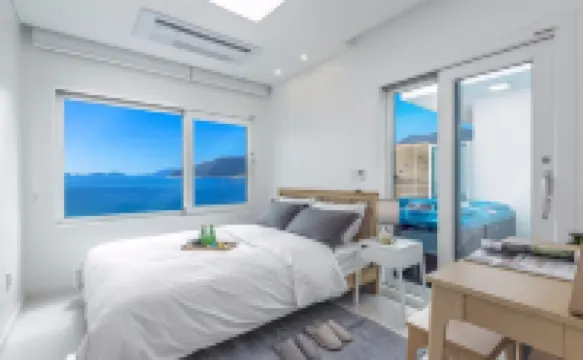 Geojedo Blue Hill Pension