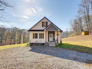 Modern Appalachian Vacation Rental w/ River Access