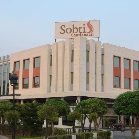 Sobti Continental Bareilly Отели в г. Барейли