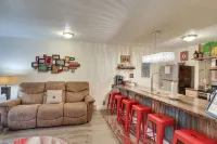 Walkable Lead Condo 5 Mi to Terry Peak Ski Area!