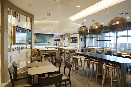 SpringHill Suites Somerset Franklin Township Отели рядом с достопримечательностью «Rutgers University Busch Student Center»