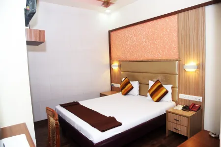 Hotel Indiana Inn Отели рядом со станцией Vashi Railway Station